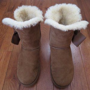 UGG DAELYNN Sheepskin Suede Bow Ankle boot size 8